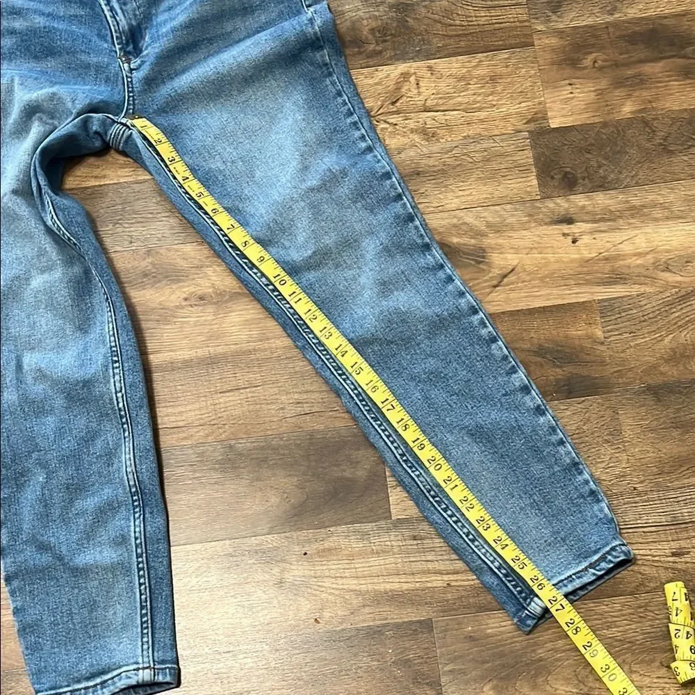 Judy Blue relaxed fit jeans size 7/28